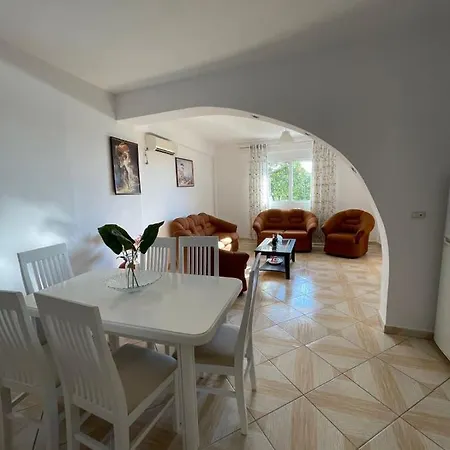 Eden Breeze 2 Bedroom Holiday home *